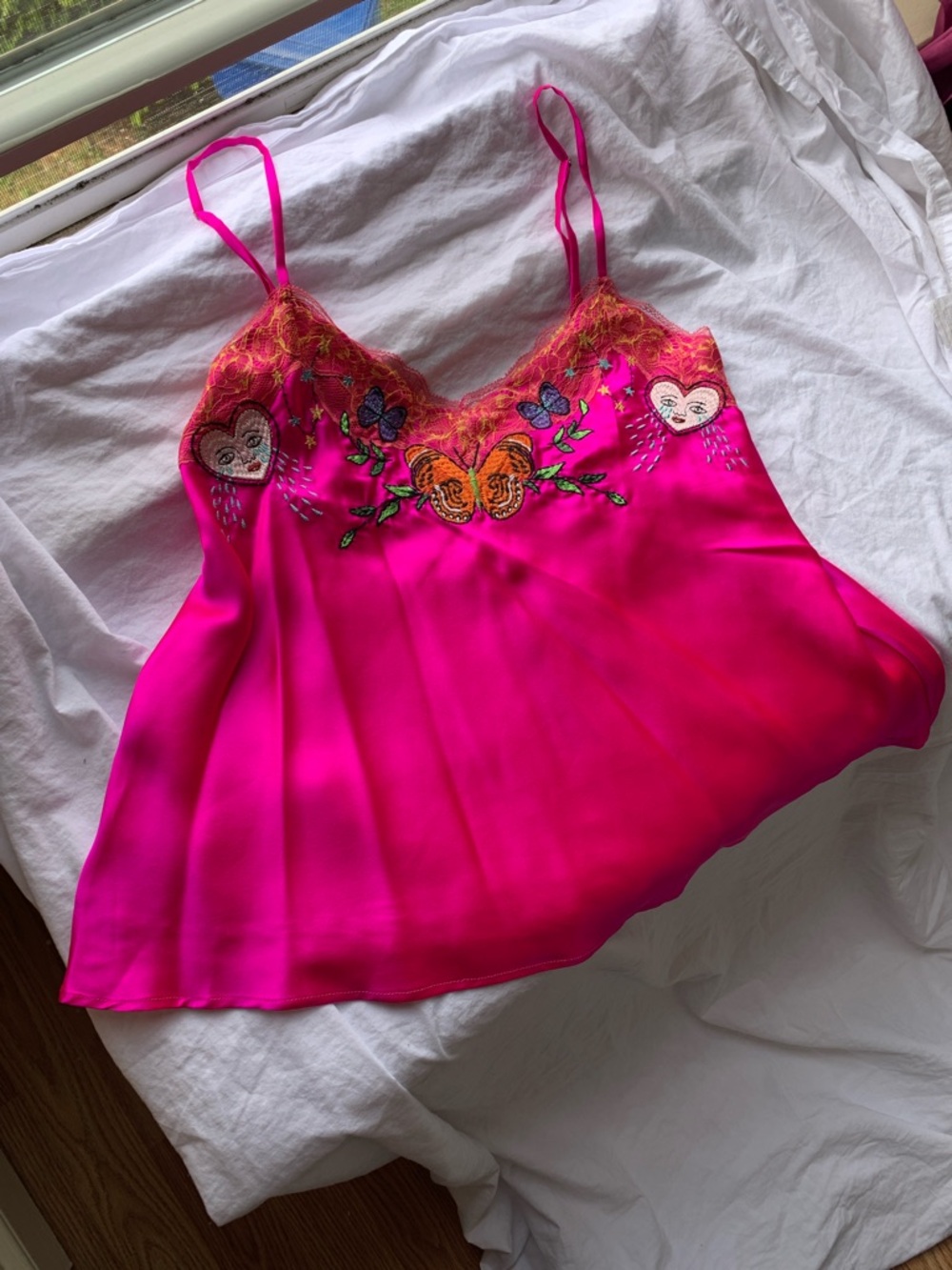 100% silk sexy Boheme Hot Pink Embroidered Butterfly Camisole๐ฆโ๏ธ๐บ